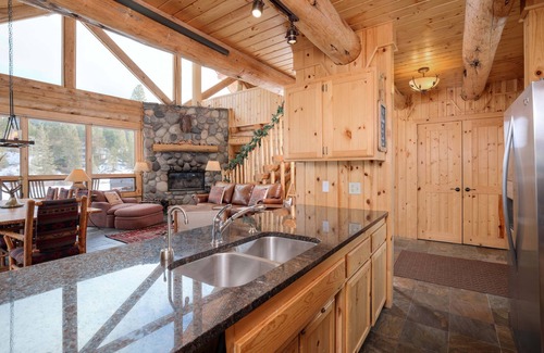 Gallatin Gateway House | Beautiful cabin on Gallatin River in Big Sky, MT! Near Big Sky & Yellowstone!