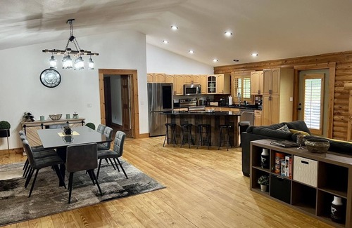 Vein Mountain Cabin | Beautiful Cabin few minutes away from Lake Lure and Chimney Rock
