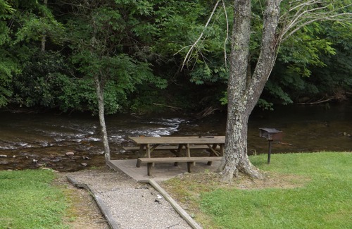 Hartford Cabin | Beautiful Cabin located by the Creek. 15 minutes to White Water Rafting