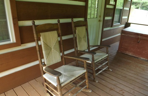 Hartford Cabin | Beautiful Cabin located by the Creek. 15 minutes to White Water Rafting