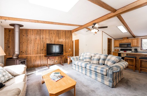 La Pine House | Beautiful cabin on wildlife trail boundary. Fenced , 30 minutes from Bachelor.