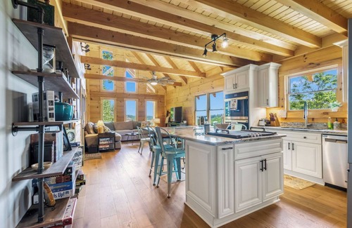 Smithville Cabin | Beautiful Cabin Overlooking Center Hill Lake