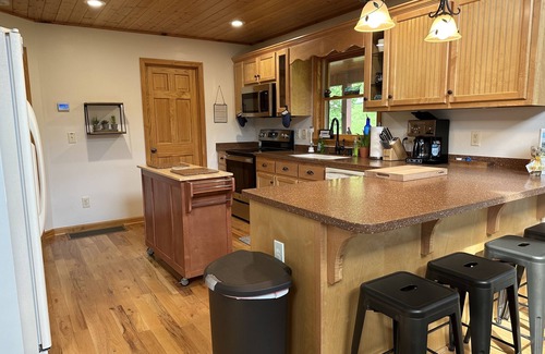 Piney Creek Cabin | Beautiful Cabin with Mountain Views Near the New River!
