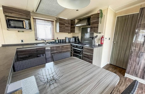 Clacton-on-Sea House | Beautiful caravan with decking at Oaklands Holiday Park ref 39006BG