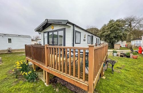 Corton Other | Beautiful Caravan For Hire With A Partial Sea View In Suffolk Ref 32042Az