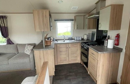 Hopton House | Beautiful caravan with decking and WiFi at Broadland Sands ref 20382BS