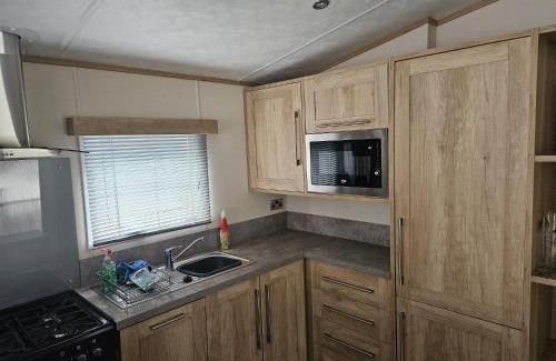 Corton Other | Beautiful Caravan With Decking And Wifi At Azure Sea, Suffolk Ref 32025Az