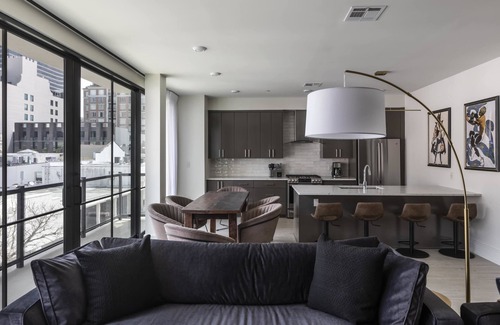 Central Business District Hotel | Beautiful CBD Condos with Balcony at The Moderne