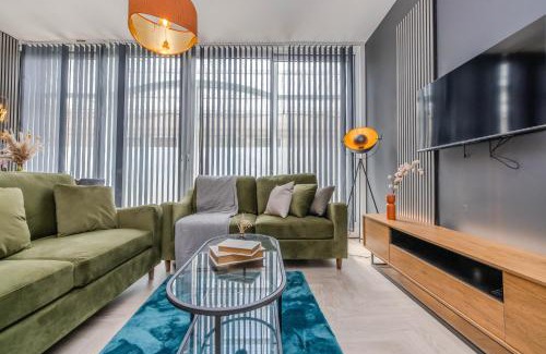 Montpelier Apartment | Beautiful Central Pad I Three Bedrooms I 2 Bathroom I Next to Brighton Beach I SLP 10