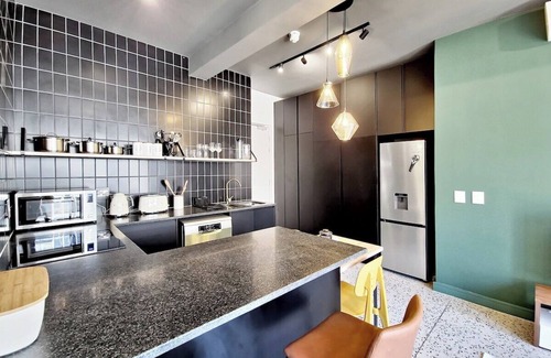 Foreshore Apartment | Beautiful,central,secure- hotel living for couples