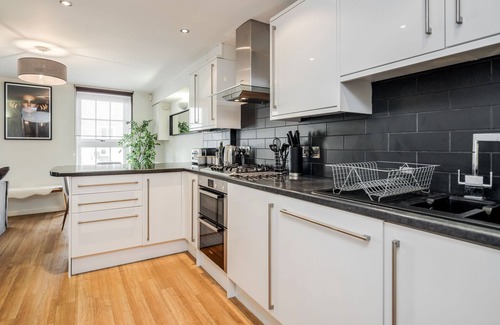 Windsor City Centre Apartment | Beautiful Central Windsor Apartment