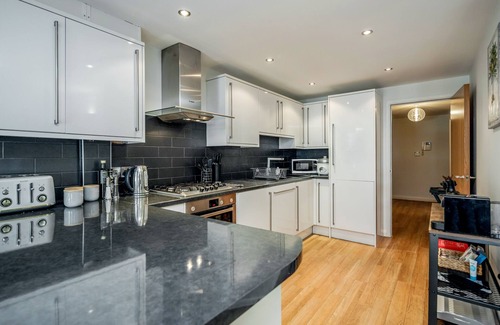 Windsor City Centre Apartment | Beautiful Central Windsor Apartment