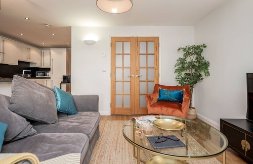 Windsor City Centre Apartment | Beautiful Central Windsor Apartment