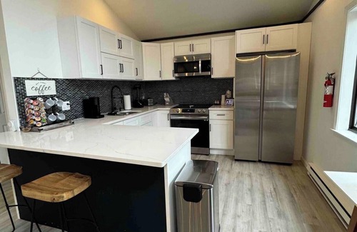 Tobyhanna Ski Chalet | Beautiful Chalet in Pocono Mountains, Hot Tub, Fire Pit, Lake, Pool & Skiing!