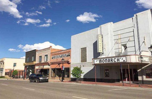 Medicine Hat Apartment | Beautiful character apartment