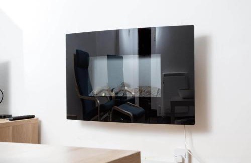 Montpellier House | Beautiful Cheltenham Townhouse Private Parking