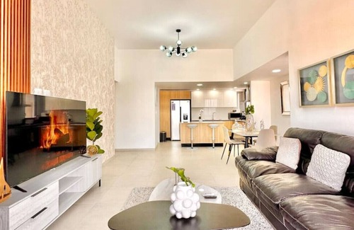 Viejo Arroyo Hondo Apartment | Beautiful City Center Condo, King bed, Pool, Gym and Social Area with Spectacular Views