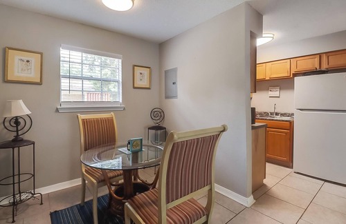 Pascagoula Apartment | Beautiful Clean 2 Bedroom 2 Blocks from beach 🏝