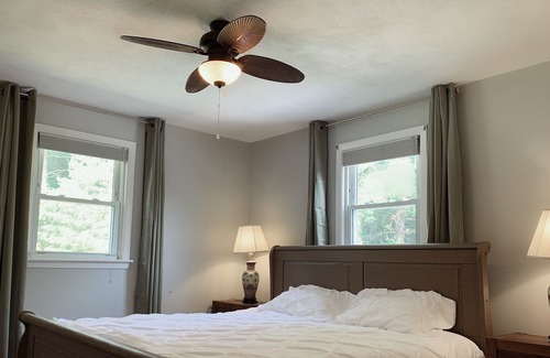 Southborough House | Beautiful clean Bright Quiet 4BDR 3 Bath house 1min to route 9 big yard