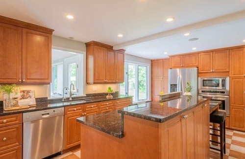 Southborough House | Beautiful clean Bright Quiet 4BDR 3 Bath house 1min to route 9 big yard