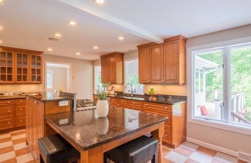 Southborough House | Beautiful clean Bright Quiet 4BDR 3 Bath house 1min to route 9 big yard