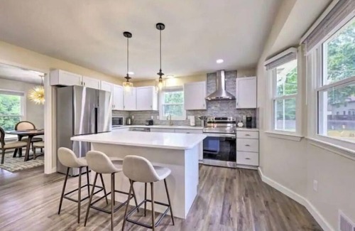 Nall Hills House | Beautiful-Clean-Modern-Convenient-Accessible Home