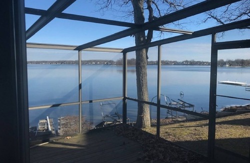 Clear Lake Cottage | Beautiful Clear Lake Indiana Contemporary Lakefront Retreat