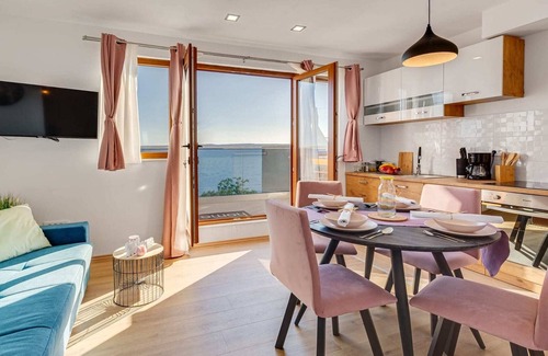 Baric Draga Apartment | Beautiful coastal apartment in Karlobag