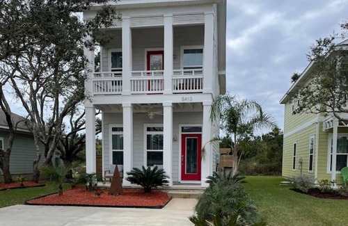 Ono Island House | Beautiful coastal home 5 minutes from white sand beaches