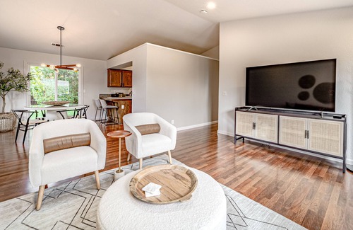 McKinleyville House | Beautiful coastal home near Redwoods with fast WiFi, large backyard, W/D & patio