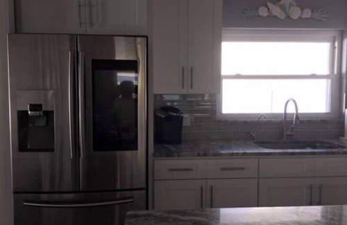 Neptune Beach House | Beautiful Coastal Beach Home - 2 min walk to Beach- 4 bedroom 3 bath 2 masters!n