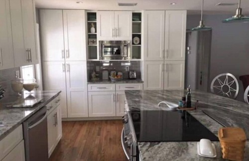 Neptune Beach House | Beautiful Coastal Beach Home - 2 min walk to Beach- 4 bedroom 3 bath 2 masters!n