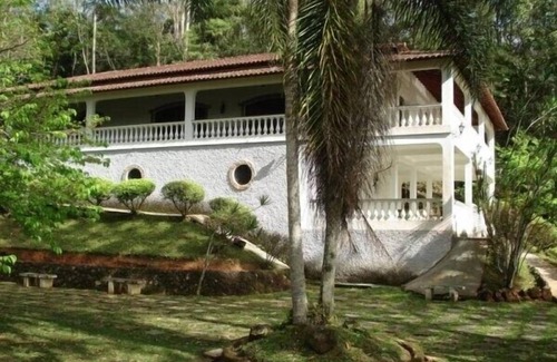 Mogi das Cruzes House | Beautiful colonial house, leisure, green and private lake and pool