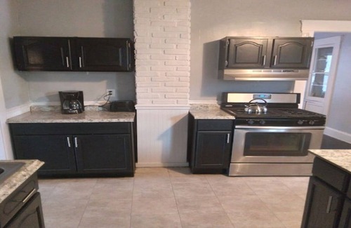 South Broadway House | Beautiful colonial 15 minutes from downtown and all major hospitals