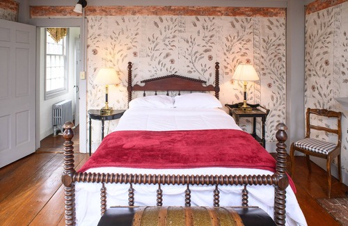 Temple Other | Beautiful Colonial Farm House on a working horse farm!