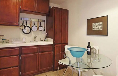Playa Del Rey Condo | Beautiful & Comfy Beach Getaway - Queen Bed - Pkg!