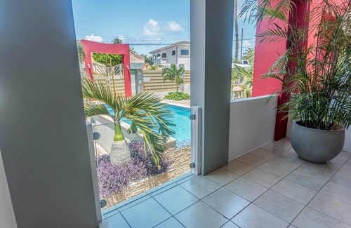 Boegoeroei Apartment | Beautiful & Comfy ~ Mins to Palm & Eagle Beaches!