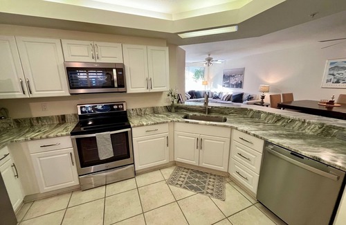 North Naples Condo | Beautiful Condo Close To Beaches With Gated Community Pools Tennis Fitness
