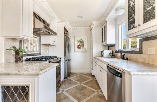 Corona del Mar Condo | Beautiful condo in the heart of CDM just one block from the beach!