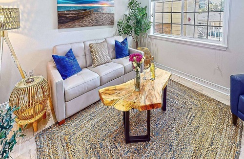 Siesta Key Condo | Beautiful Condo on Siesta Key, Walk to Gated Beach Access, Renovated & Modern, Heated Pool/Hot Tub