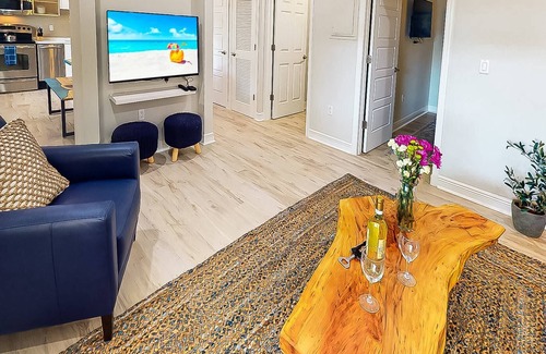 Siesta Key Condo | Beautiful Condo on Siesta Key, Walk to Gated Beach Access, Renovated & Modern, Heated Pool/Hot Tub