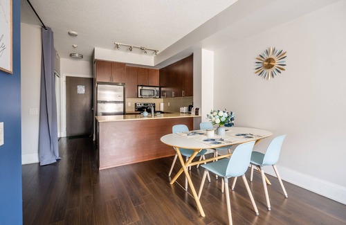 Wellington Place Apartment | Beautiful Condos In the Heart of Downtown by GLOBALSTAY