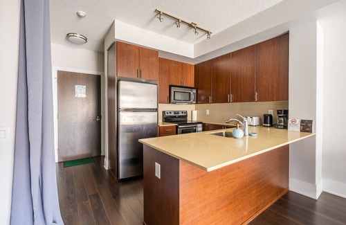 Wellington Place Apartment | Beautiful Condos In the Heart of Downtown by GLOBALSTAY