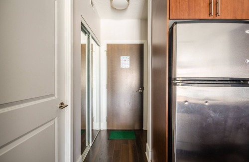 Wellington Place Apartment | Beautiful Condos In the Heart of Downtown by GLOBALSTAY