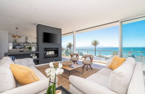 St. James House | Beautiful contemporary 4-bedroom house in Cape Town