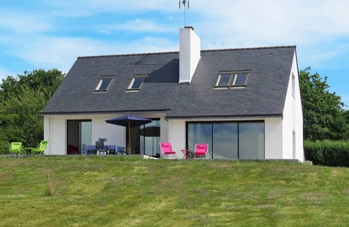 Combrit Villa | Beautiful contemporary villa on large garden in Sainte Marine.