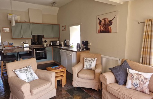 Blairgowrie Cottage | Beautiful cosy 2 bed cottage with woodburner & hot tub overlooking small lake
