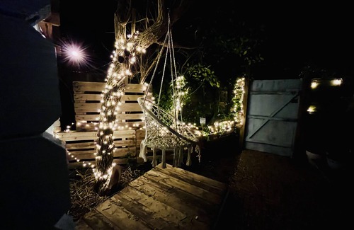 Felpham Cabin | Beautiful Cosy Garden Cabin, 5min Walk to Beach