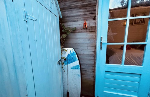 Felpham Cabin | Beautiful Cosy Garden Cabin, 5min Walk to Beach