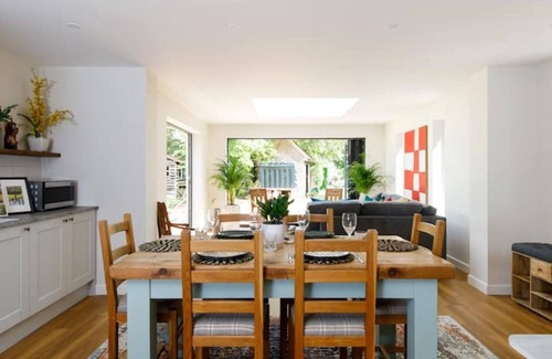 Otterbourne Cottage | Beautiful Cottage by River Itchen